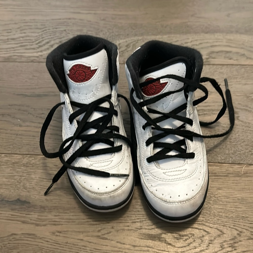 Nike Jordan 2’s size 12
